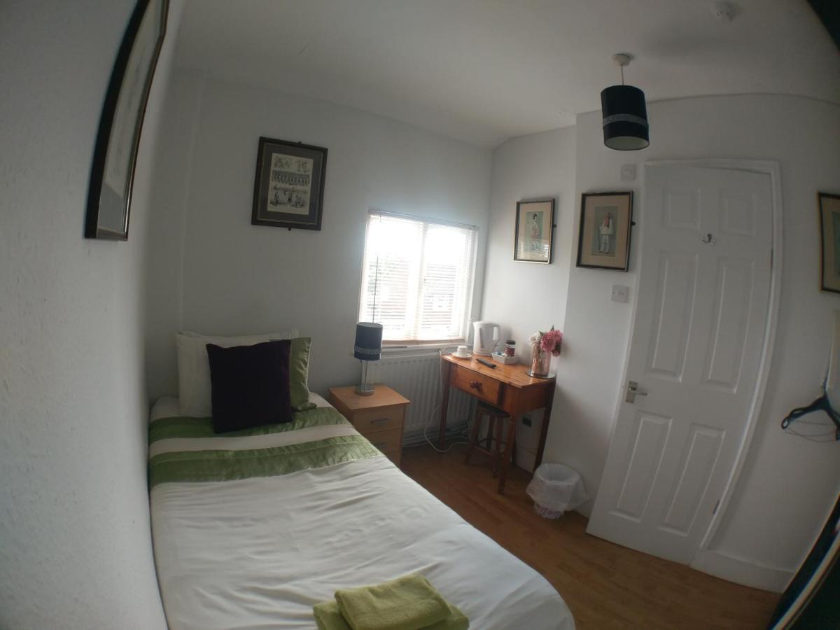 Bed and Breakfast The Rifle Volunteer Вэр Номер фото